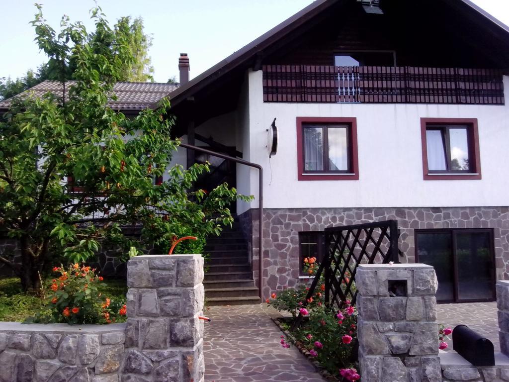 Guest House Ema Crni Lug Exterior foto